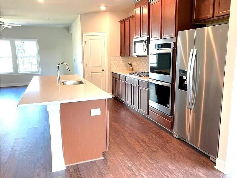 912 Sweetwater Grv — Photo 8