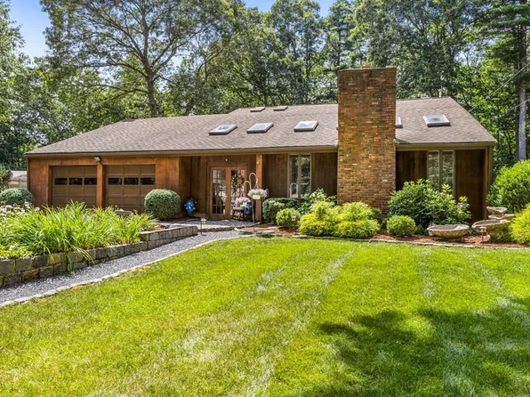 62 Lowell Rd, Pembroke, MA 02359