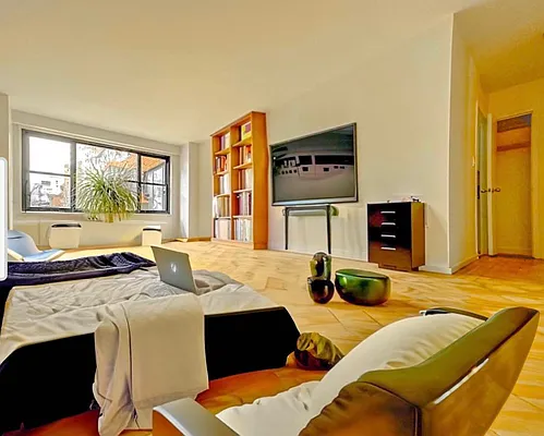 Rented by Manhattan Realty Group | media 1