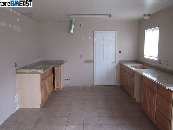 3rd image of 635 31st St