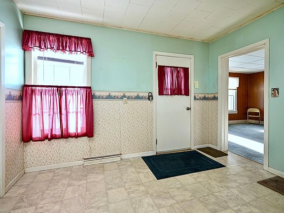 2nd image of 476 W Sanborn St