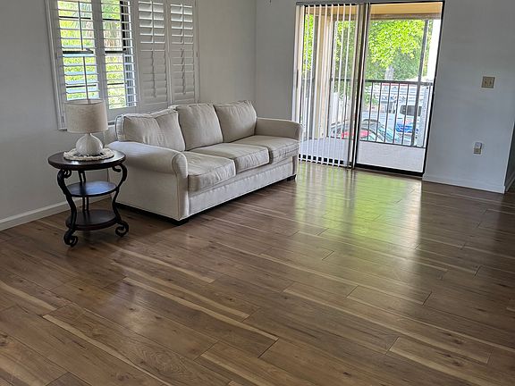 3rd image of 2531 Bayshore Gardens Pkwy APT 32