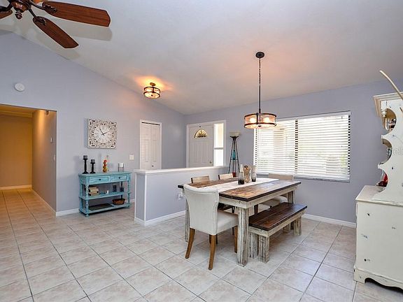 4th image of 313 Shadow Oak Dr