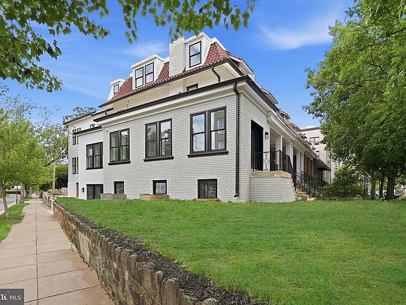 3rd image of 3421 Wisconsin Ave NW