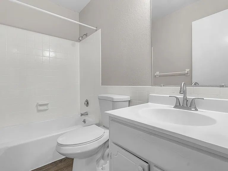 Camelot Place — Photo 18