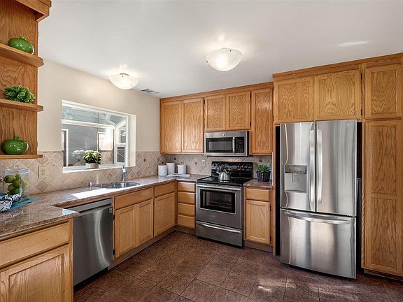 5th image of 903 Sunlite Dr