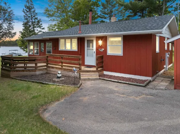 W8285 Left Foot Lake Ln, Crivitz, WI 54114