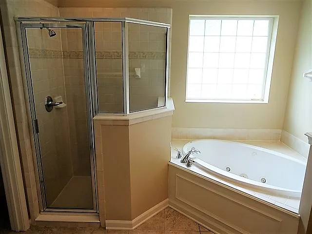 1904 Abercrombie Ln — Photo 11