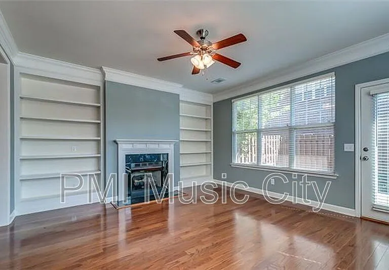 2324 Knowles Ave — Photo 7