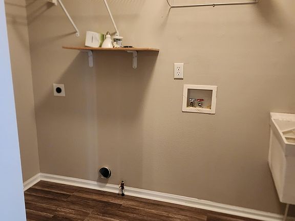 5th image of 1806 Stone Manor Cir