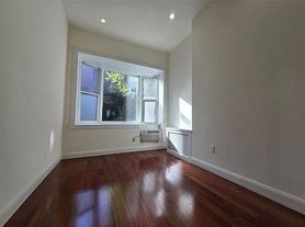 106 Charles St, New York, NY