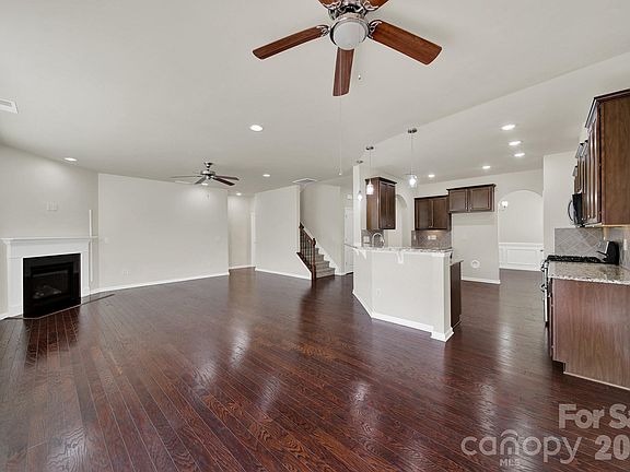 5th image of 10328 Ebbets Rd