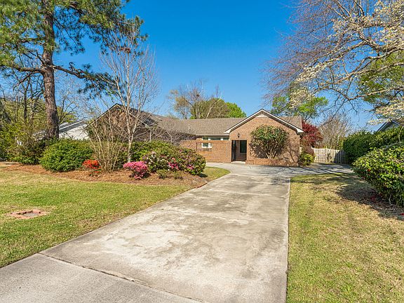 2nd image of 702 Robert E Lee Dr