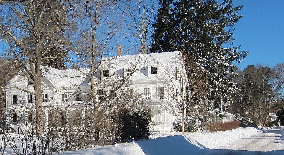 2nd image of 121 Valley St