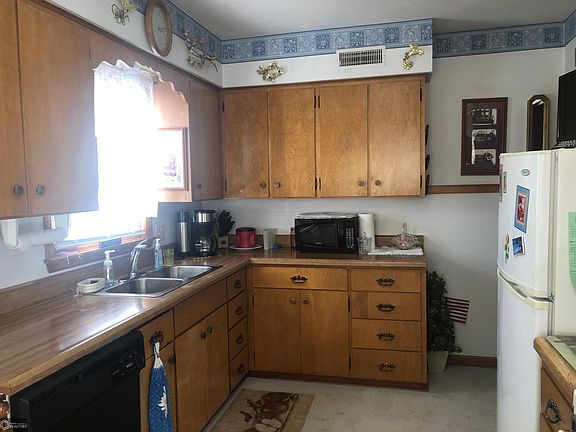 4th image of 407 Lake Dr