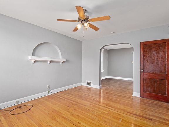 5th image of 2736 Hampton Ave Unit 2738