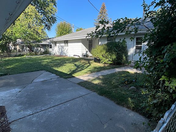 3rd image of 3108 39th Ave NE #2