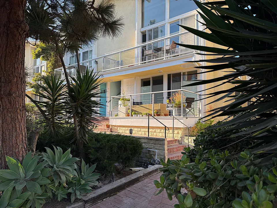 25 Spinnaker St #12
