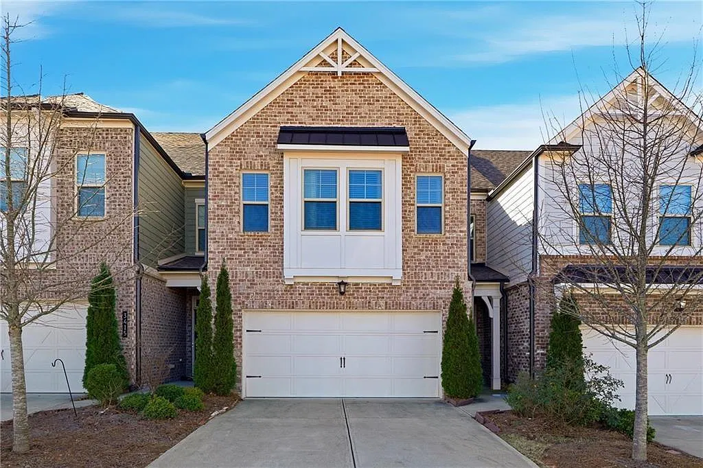 3 bed, 2.5 bath, 2277 sqft, $2,600 — Photo 2