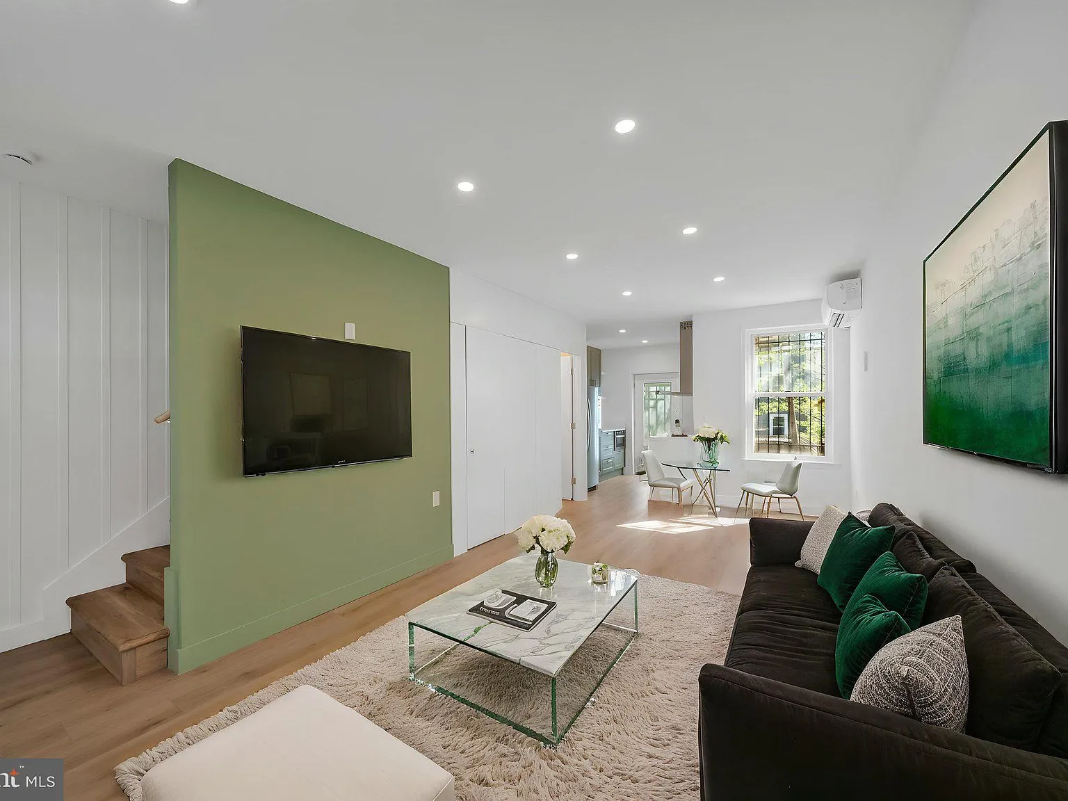 2 bed, 1.5 bath, 935 sqft, $2,795 — Photo 3