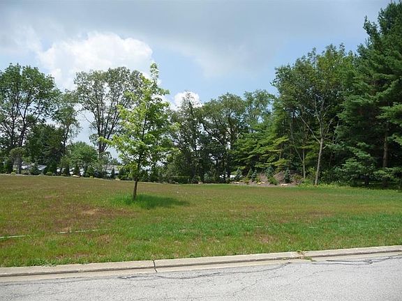 3rd image of 1291 Redfern Dr