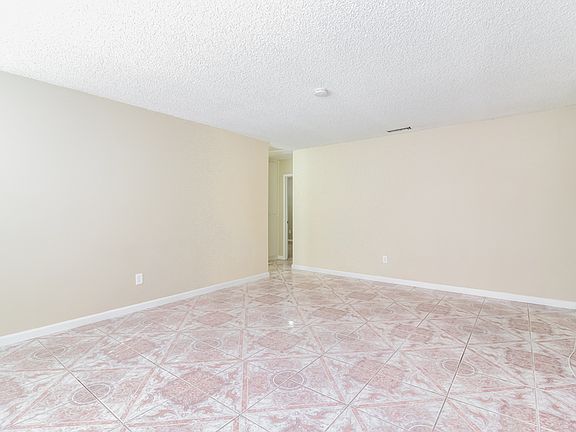 4th image of 27144 Royce Ln