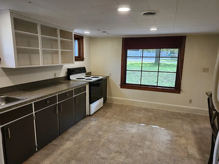 2415 1/2 Woodland Ave #B — Photo 11