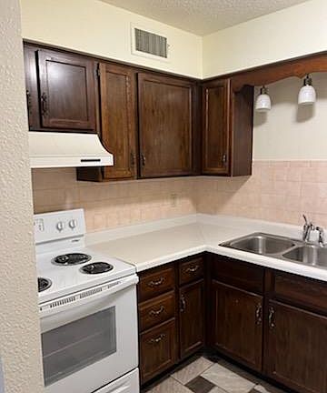 4th image of 1000 Echo Ln