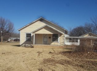 410 N Ozark St, Girard, KS 66743