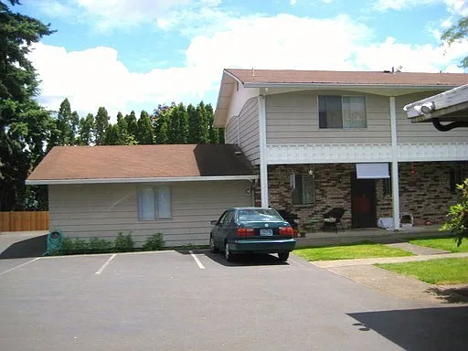 Charwin Court Apartments — Photo 35