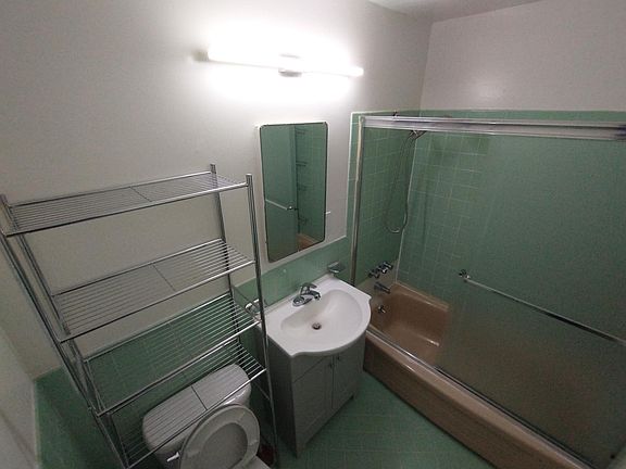 2nd image of 812 Bay St #3