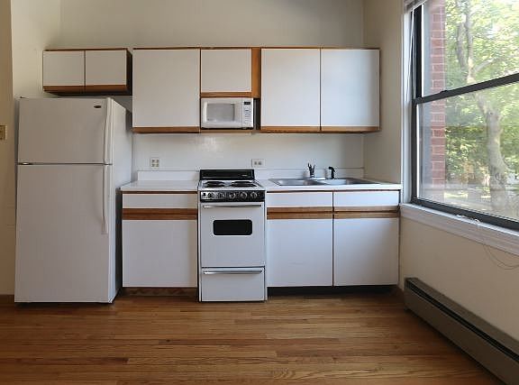 3rd image of 635 W Barry Ave APT 102