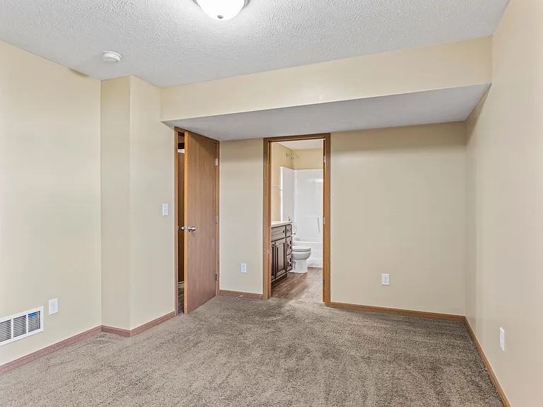 2916 W Arlington St — Photo 19