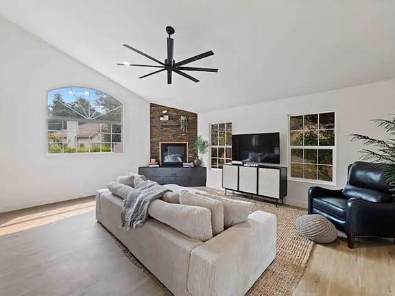 3rd image of 570 Guadalupe Dr