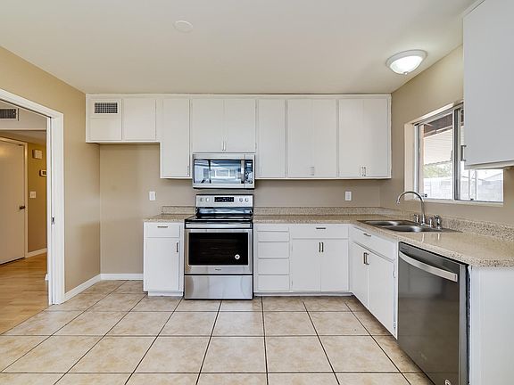 5th image of 3437 W Poinsettia Dr