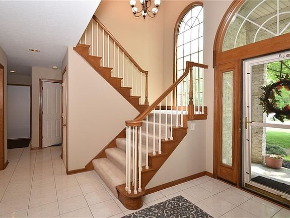 2nd image of 356 Williamsburg Dr