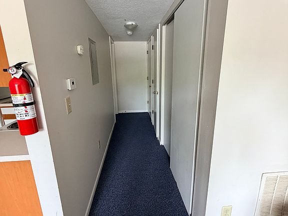 5th image of 978 Irving Ave APT 20