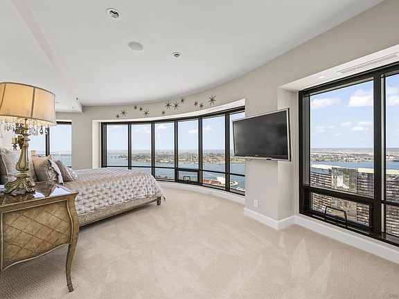 4th image of 200 Harbor Dr Unit 3702