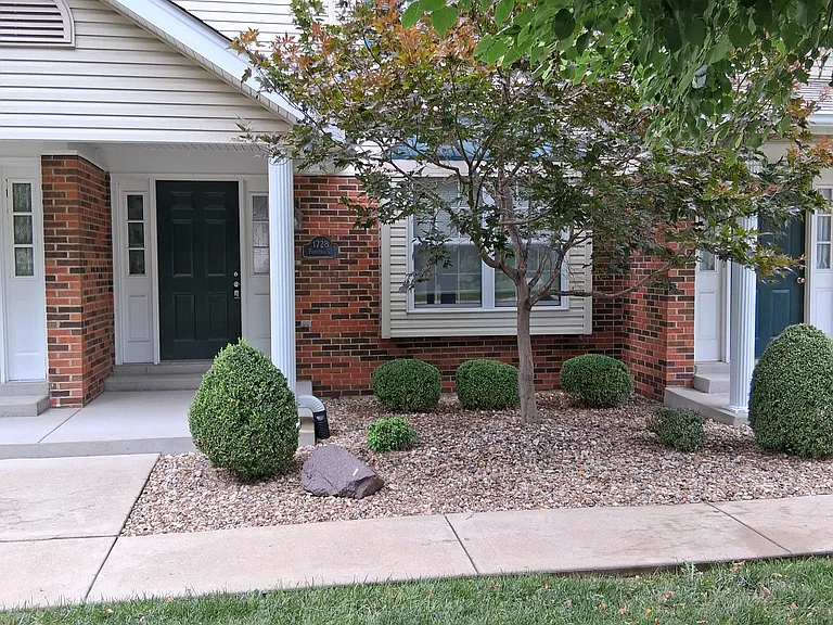 1728 Forsythia Ct — Photo 2