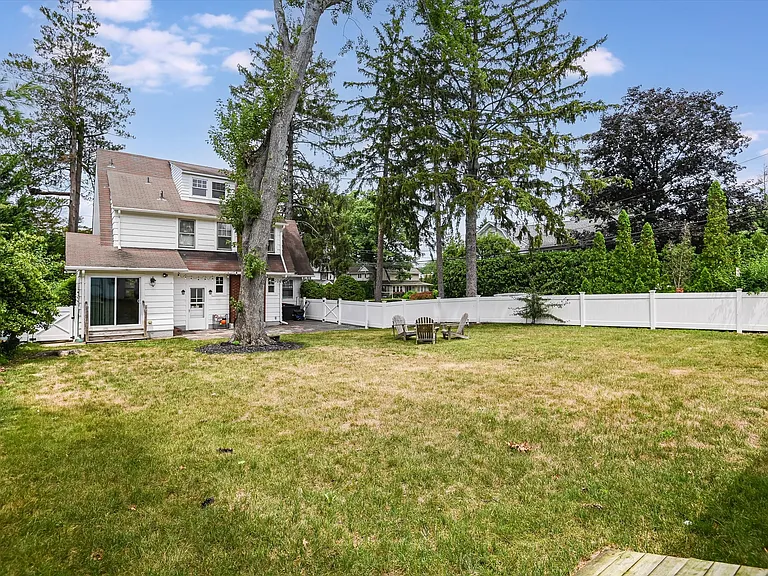 669 Doremus Ave — Photo 27