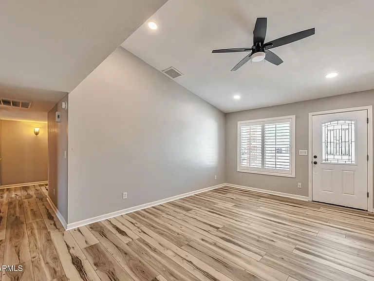 6502 E Grandview Dr — Photo 3