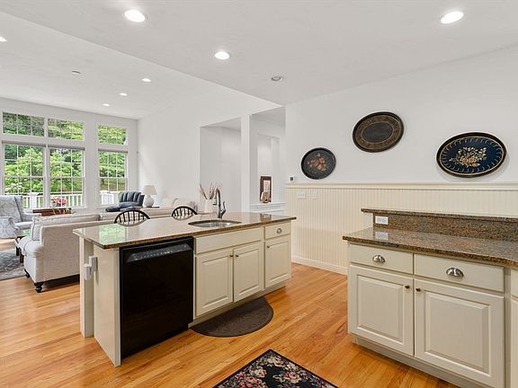 4th image of 17 Rose Court Way Unit 17