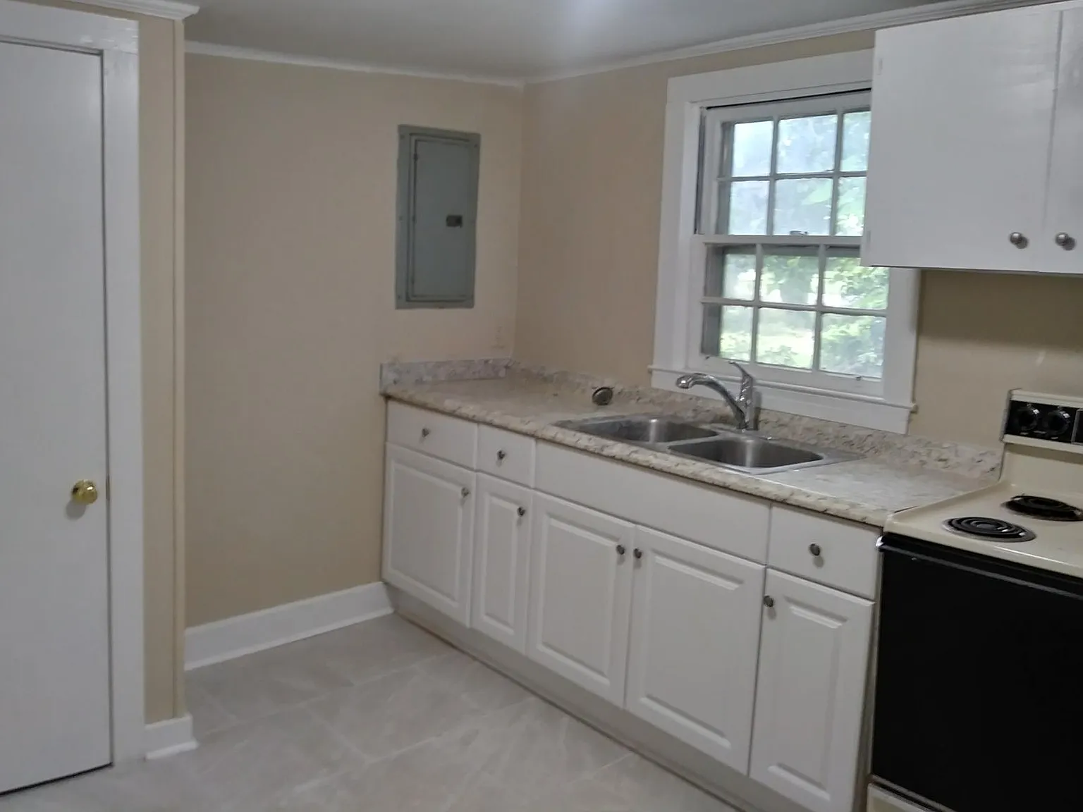 3 bed, 1200 sqft, $1,200 — Photo 2