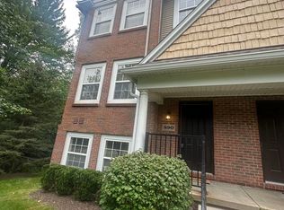 890 Eagle Dr, Fenton, MI 48430