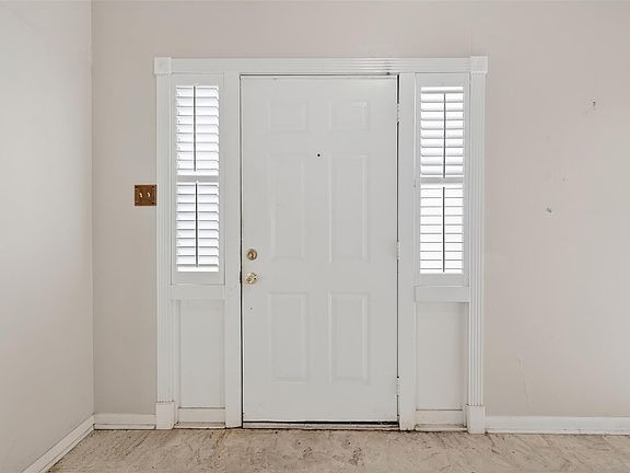 5th image of 2911 Robinson Rd