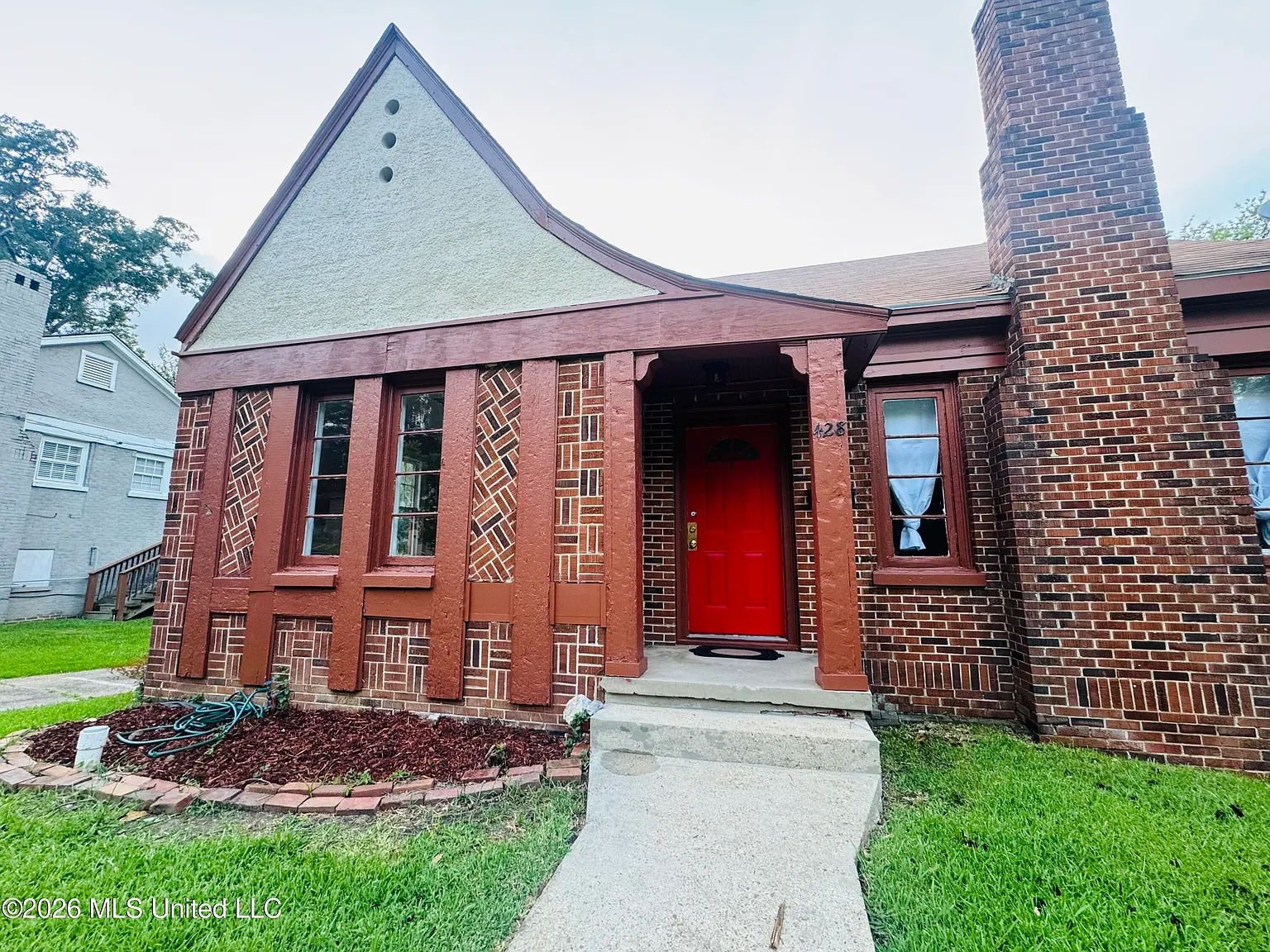 2 bed, 1.0 bath, 1061 sqft, $1,375 — Photo 2