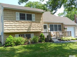42 Schoolhouse Rd, East Islip, NY 11730