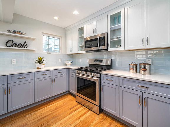 3rd image of 808 E Bay Club Ln