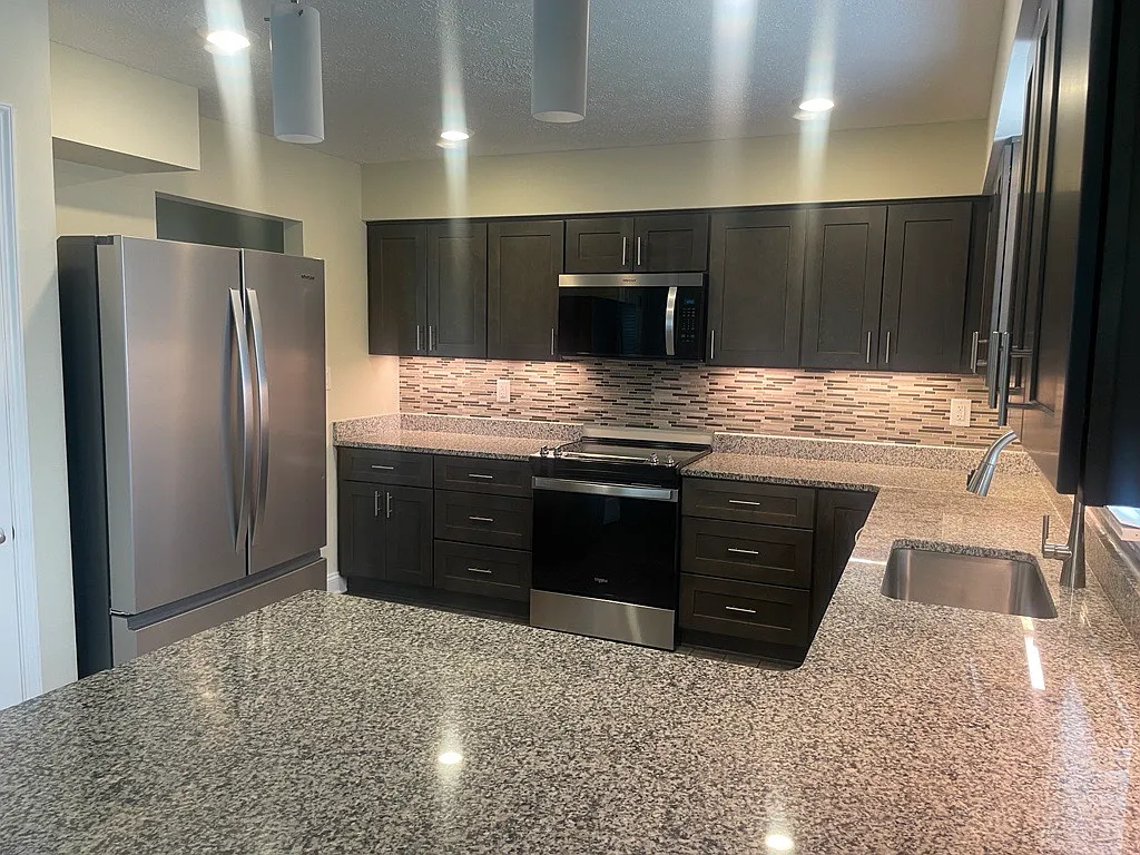 4 bed, 2688 sqft, $2,850 — Photo 3