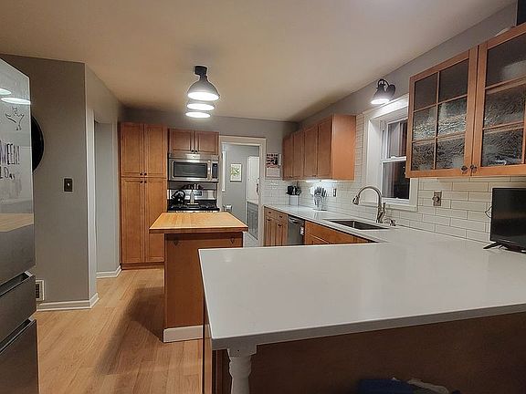 2nd image of 422 N Brownson Ave